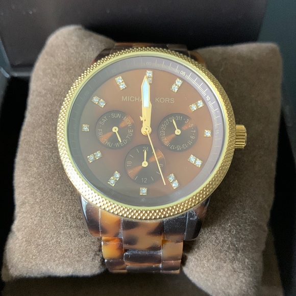 Michael Kors Tortise watch - Picture 1 of 3